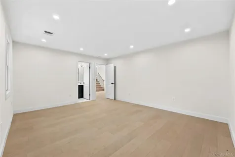 2 Circle Drive Syosset NY 11791