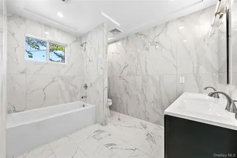 2 Circle Drive Syosset NY 11791