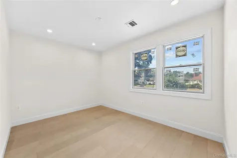 2 Circle Drive Syosset NY 11791