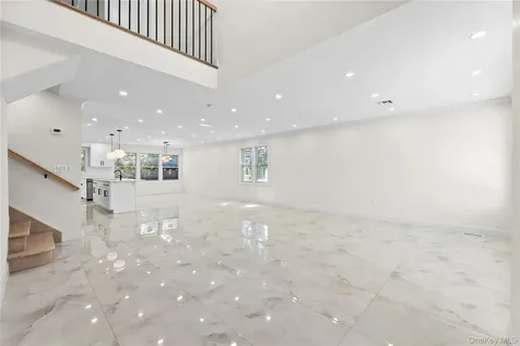 2 Circle Drive Syosset NY 11791