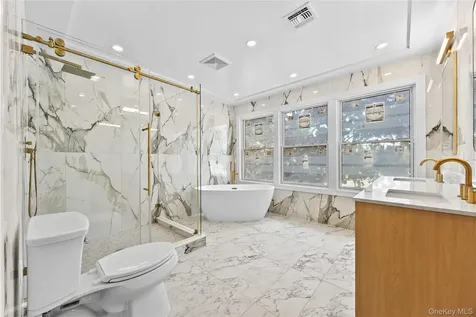 2 Circle Drive Syosset NY 11791