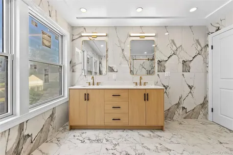 2 Circle Drive Syosset NY 11791