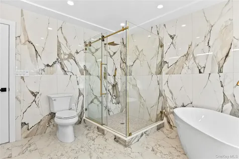 2 Circle Drive Syosset NY 11791