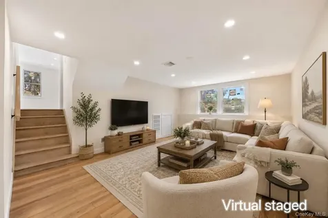 2 Circle Drive Syosset NY 11791
