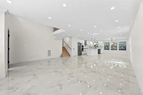 2 Circle Drive Syosset NY 11791