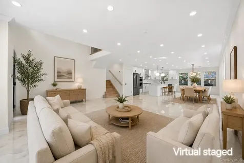 2 Circle Drive Syosset NY 11791