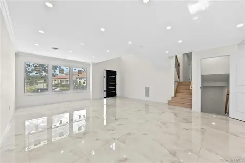 2 Circle Drive Syosset NY 11791