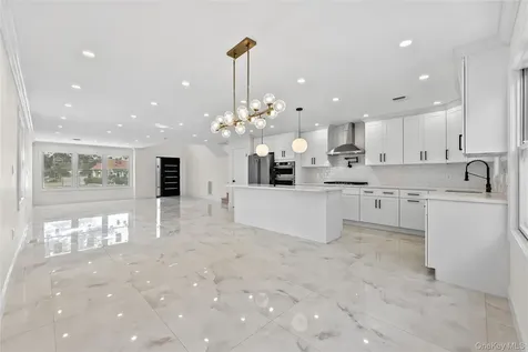 2 Circle Drive Syosset NY 11791