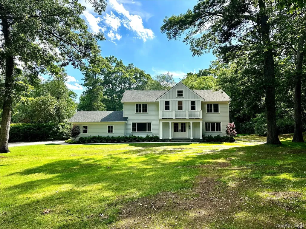 19# Woodvale Laurel Hollow NY 11791