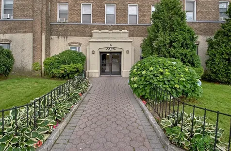 472 Gramatan Avenue Mount Vernon NY 10552