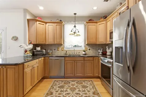 15 Scenicview Crescent Manorville NY 11949