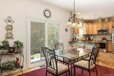 15 Scenicview Crescent Manorville NY 11949
