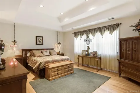 15 Scenicview Crescent Manorville NY 11949