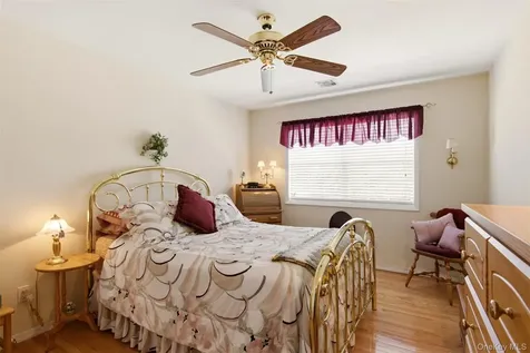 15 Scenicview Crescent Manorville NY 11949