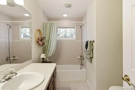 15 Scenicview Crescent Manorville NY 11949