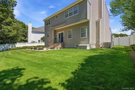 15 Scenicview Crescent Manorville NY 11949