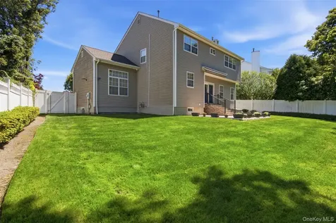 15 Scenicview Crescent Manorville NY 11949