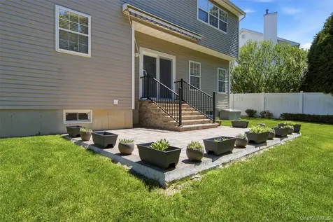 15 Scenicview Crescent Manorville NY 11949