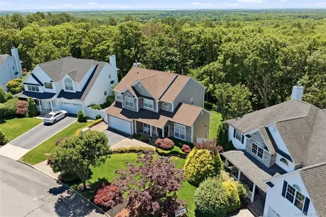 15 Scenicview Crescent Manorville NY 11949