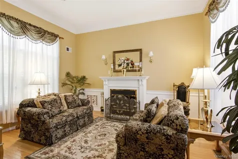 15 Scenicview Crescent Manorville NY 11949