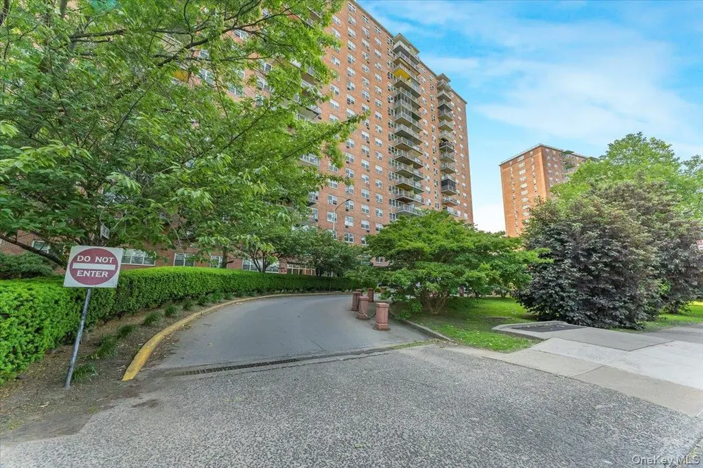 825 Morrison Avenue Bronx NY 10473