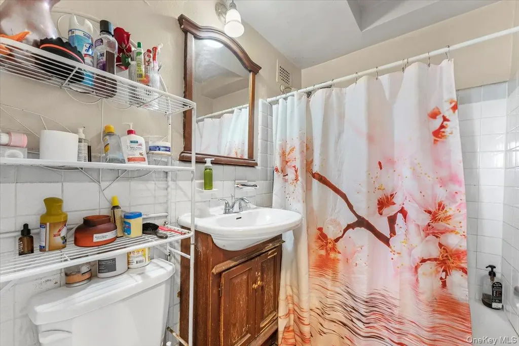 825 Morrison Avenue Bronx NY 10473