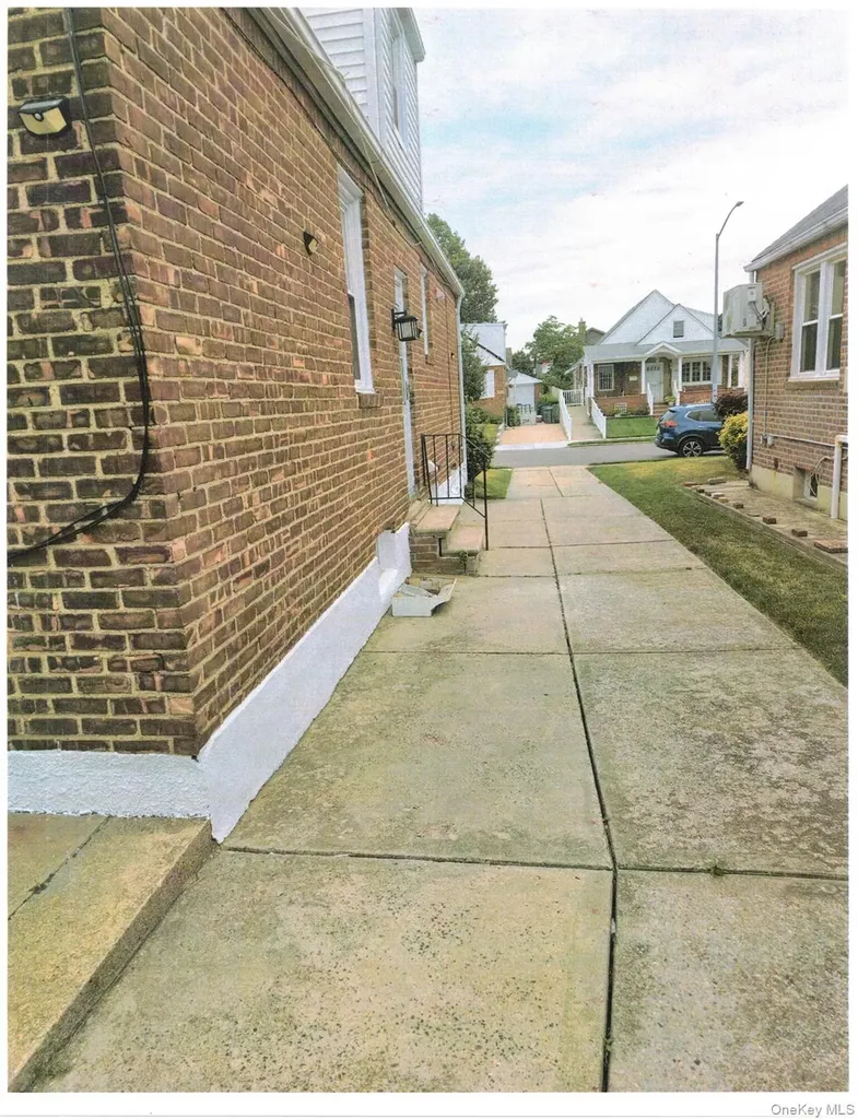 118-26 229 Cambria Heights NY 11412