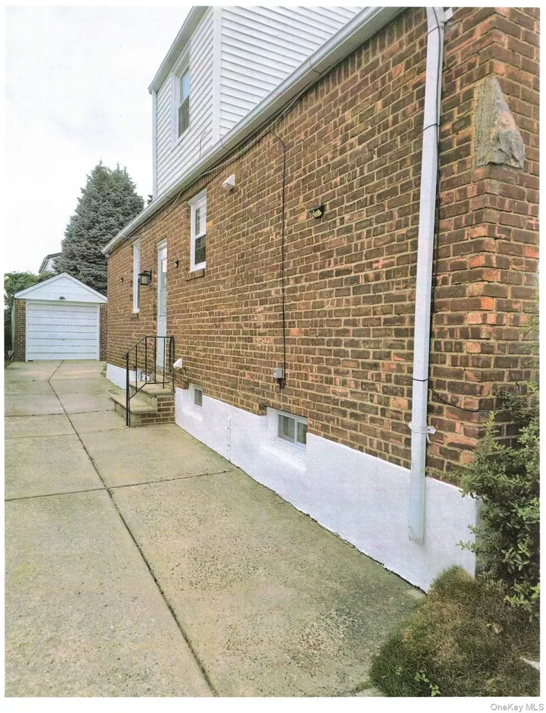 118-26 229 Cambria Heights NY 11412