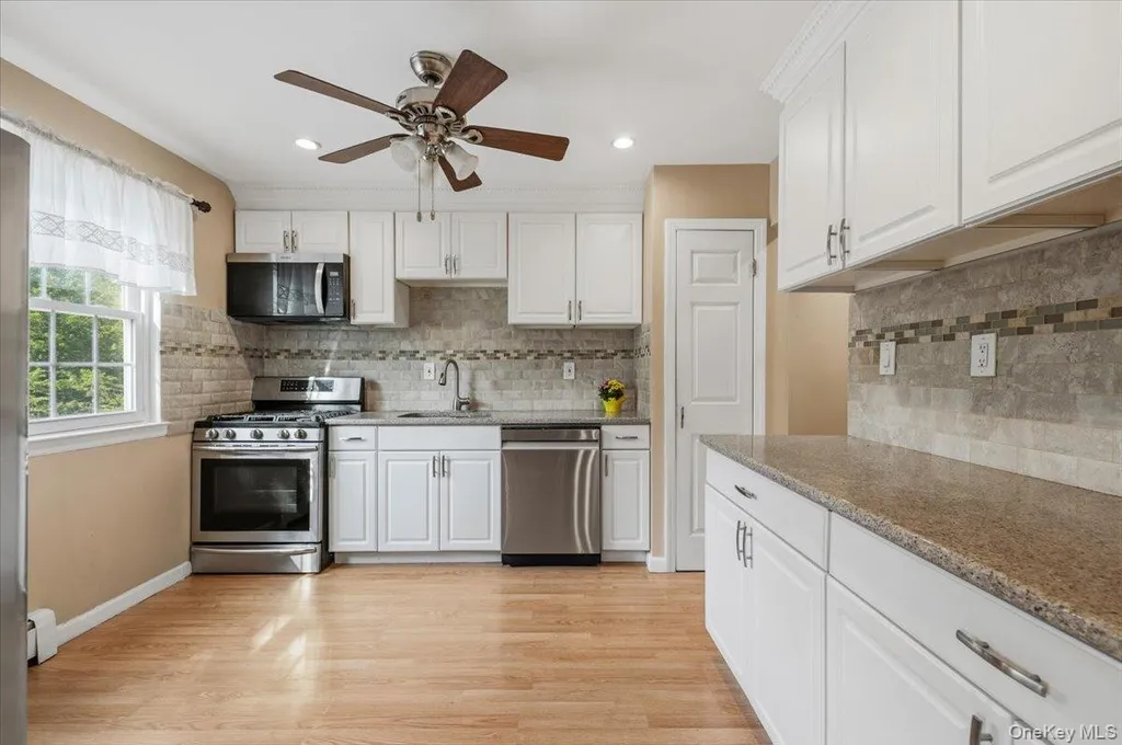 17 Nottingham Drive Wheatley Heights NY 11798