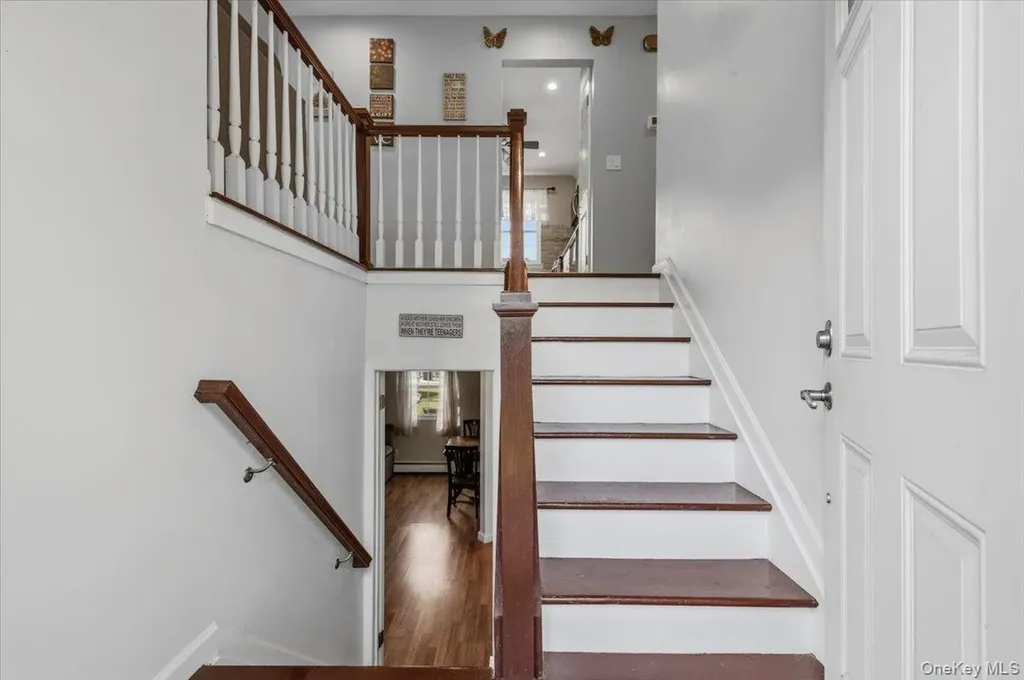 17 Nottingham Drive Wheatley Heights NY 11798
