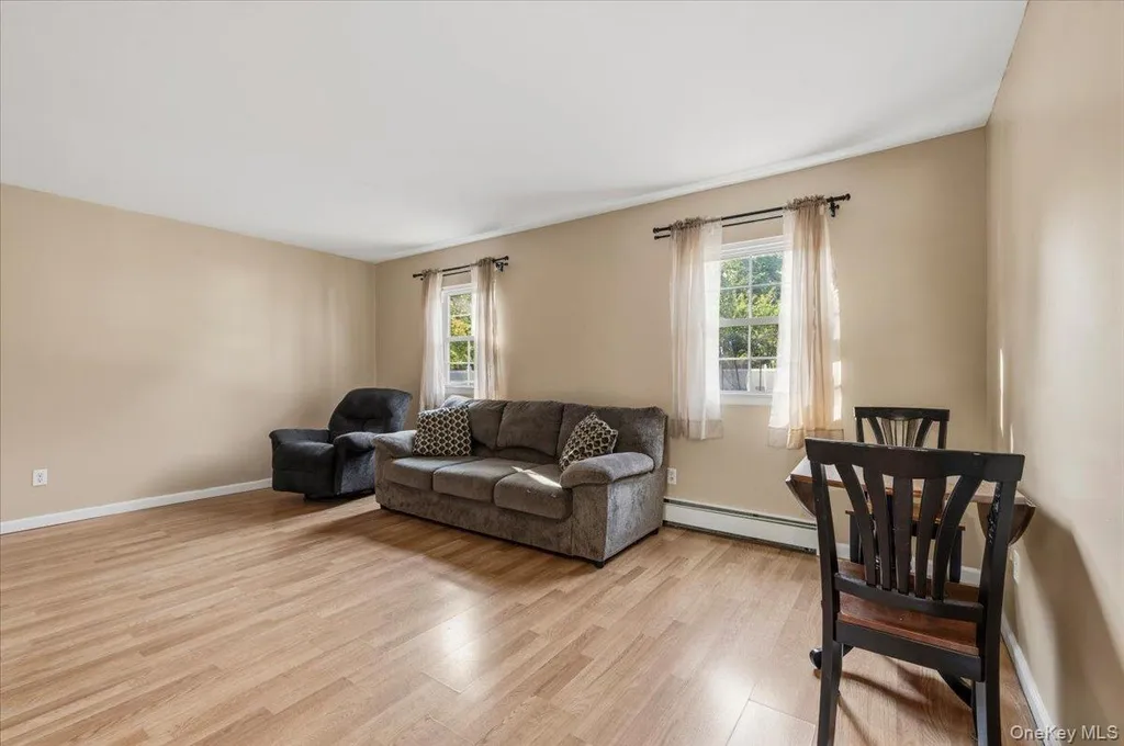 17 Nottingham Drive Wheatley Heights NY 11798