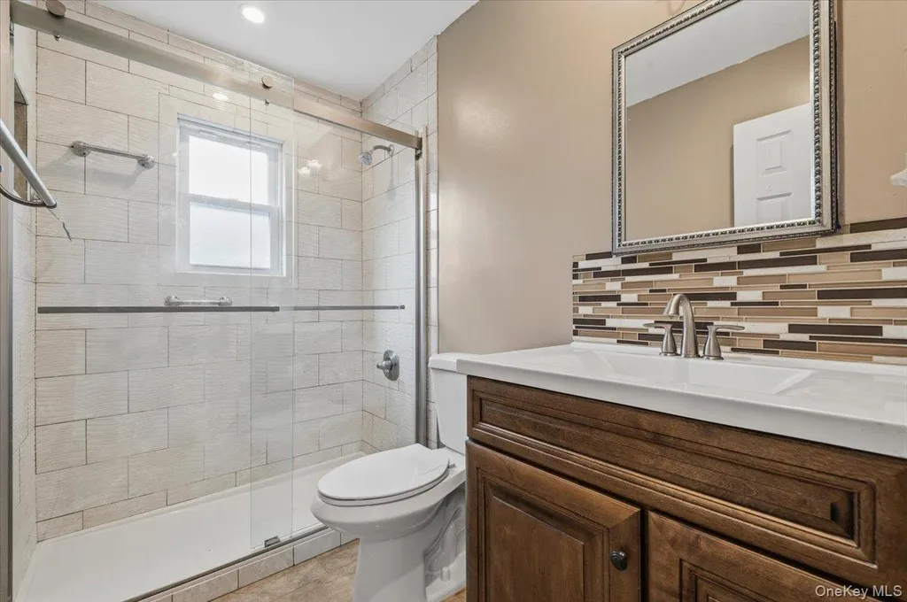 17 Nottingham Drive Wheatley Heights NY 11798