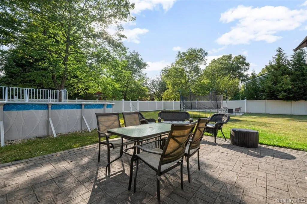17 Nottingham Drive Wheatley Heights NY 11798