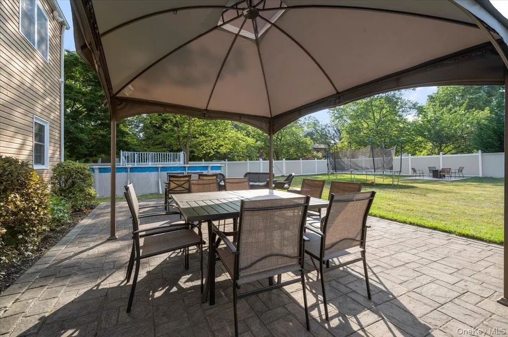 17 Nottingham Drive Wheatley Heights NY 11798