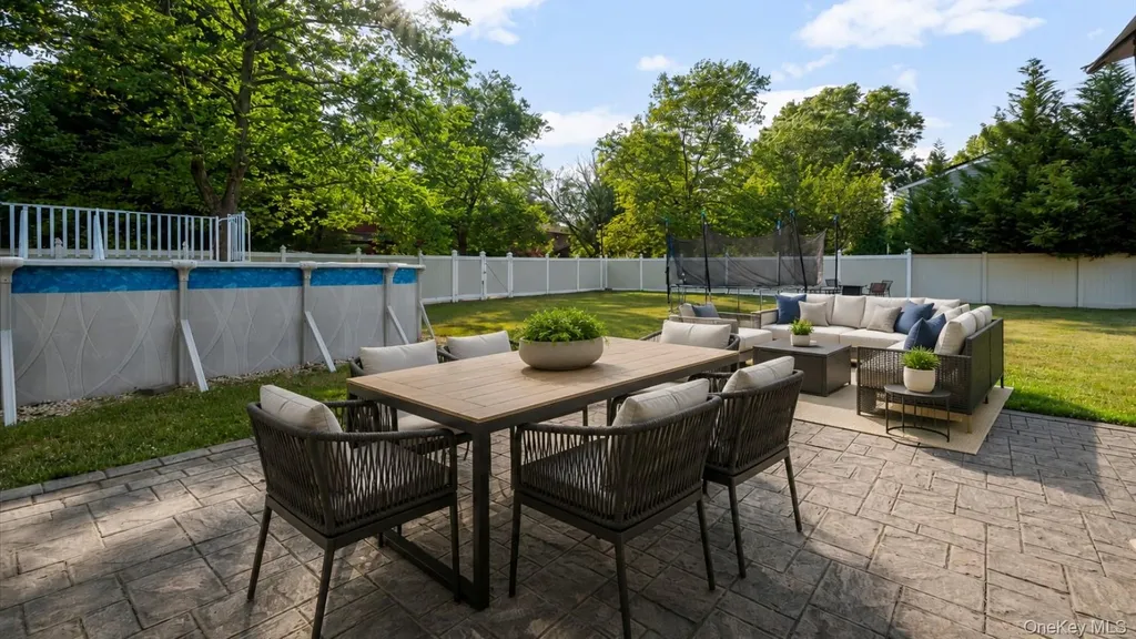 17 Nottingham Drive Wheatley Heights NY 11798