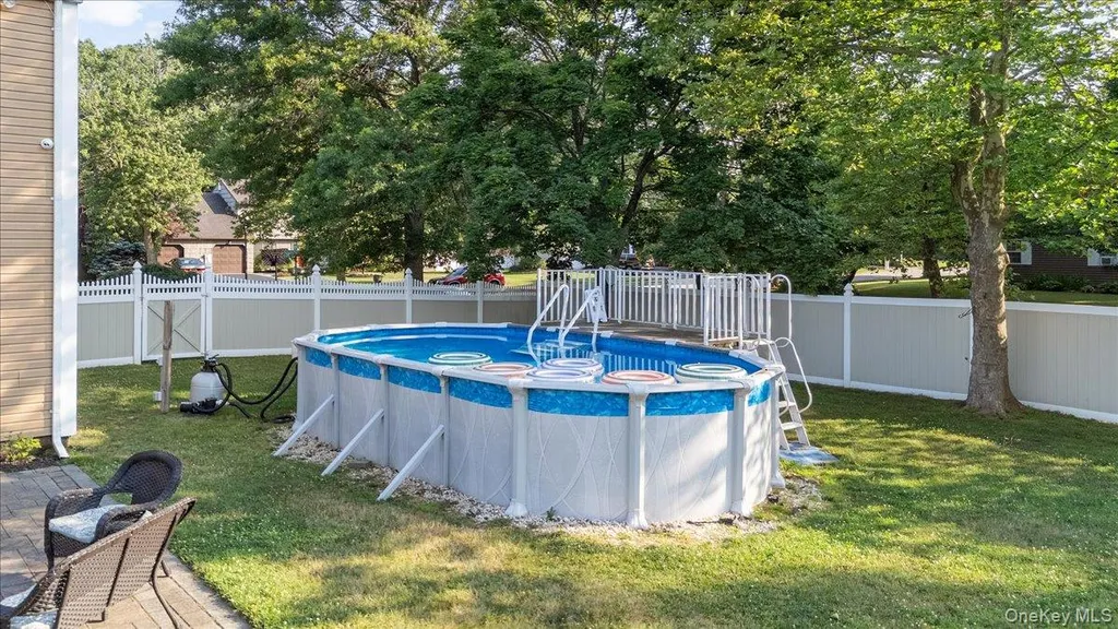 17 Nottingham Drive Wheatley Heights NY 11798