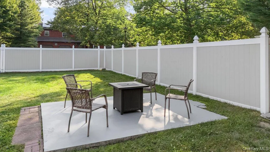 17 Nottingham Drive Wheatley Heights NY 11798