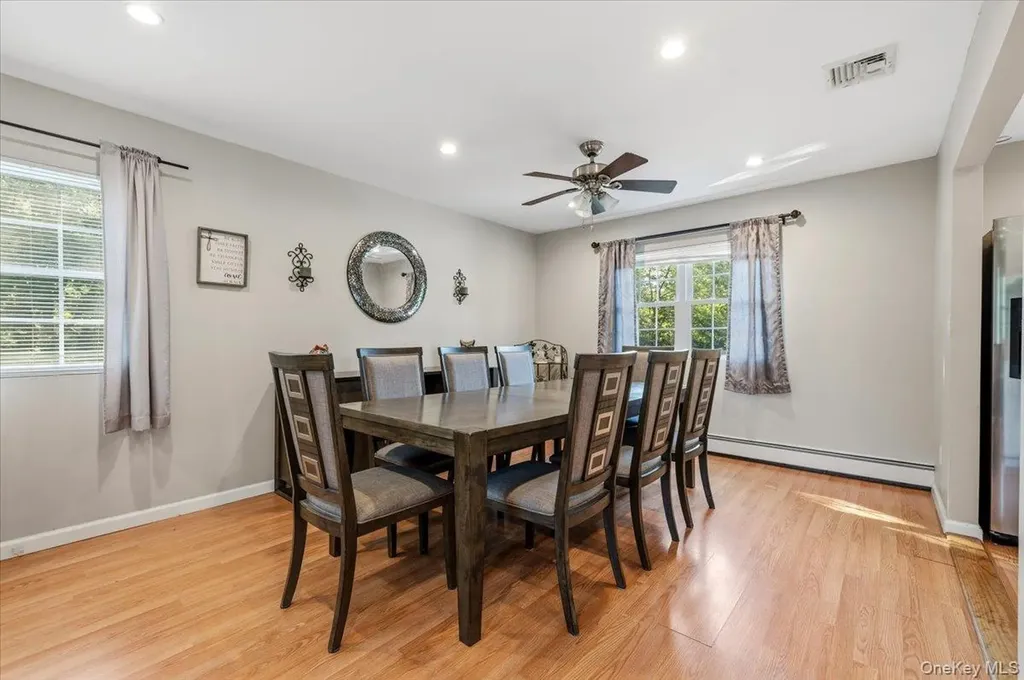 17 Nottingham Drive Wheatley Heights NY 11798