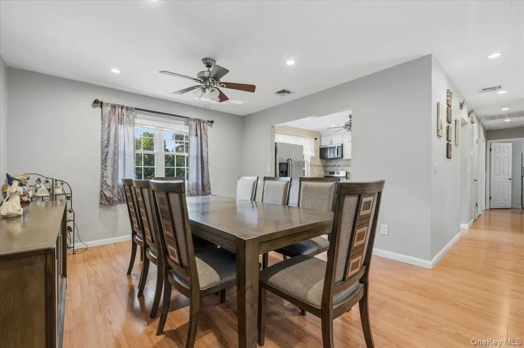 17 Nottingham Drive Wheatley Heights NY 11798
