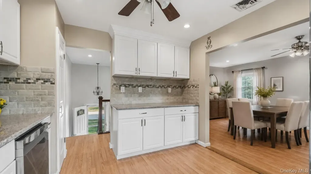 17 Nottingham Drive Wheatley Heights NY 11798