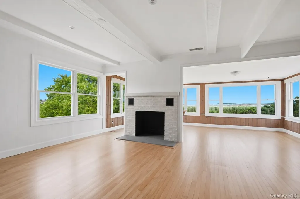57 Moon Avenue Flanders NY 11901
