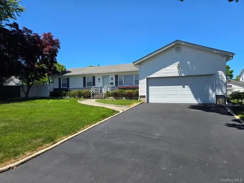 57 Shipman North Babylon NY 11703