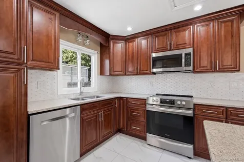 5 Willets Drive Syosset NY 11791