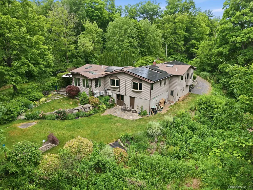39 Loughran Lane Highland NY 12528