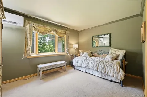 39 Loughran Lane Highland NY 12528