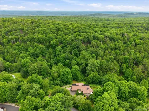 39 Loughran Lane Highland NY 12528