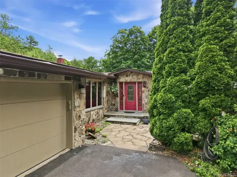 39 Loughran Lane Highland NY 12528