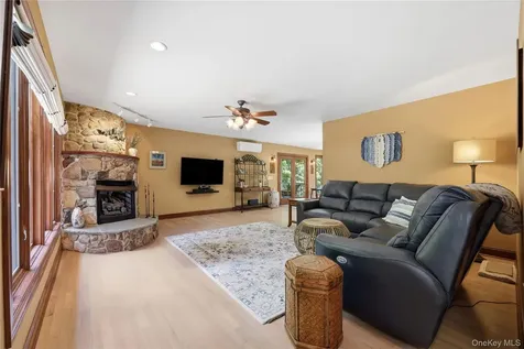 39 Loughran Lane Highland NY 12528
