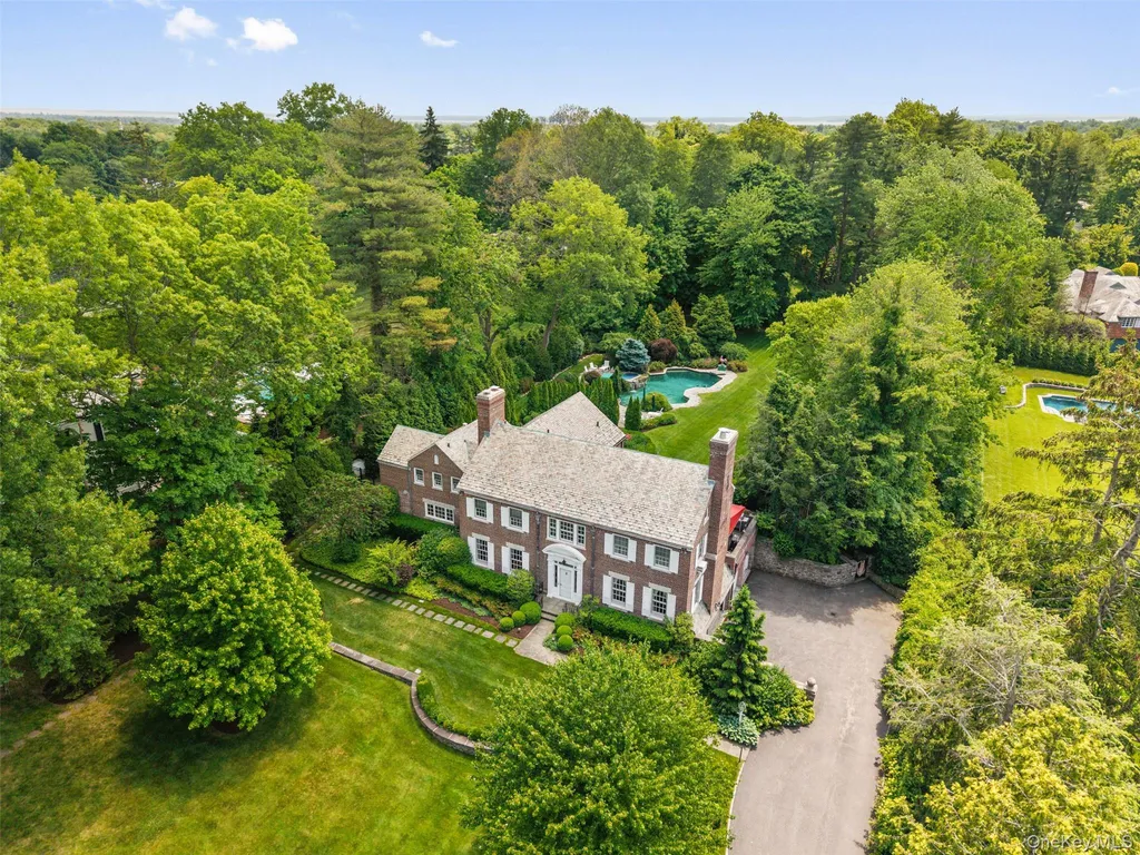 21 Dolma Road Scarsdale NY 10583