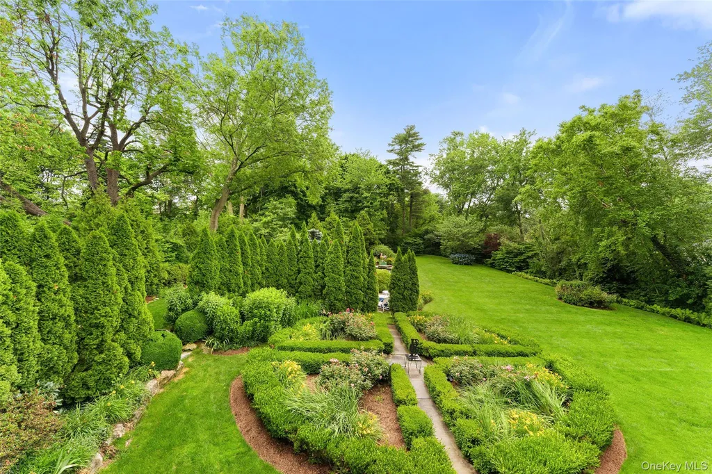 21 Dolma Road Scarsdale NY 10583